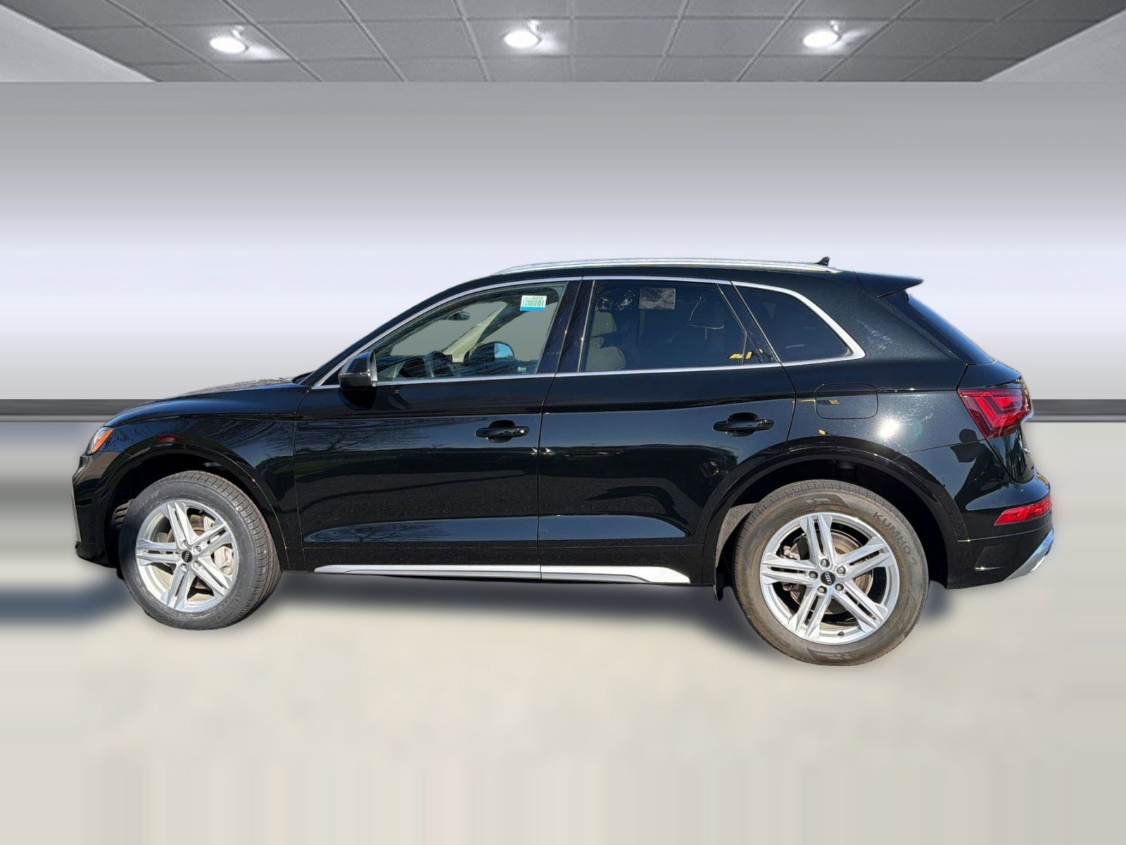 Used 2022 Audi Q5 e Premium Plus w/ Premium Plus Package image 2