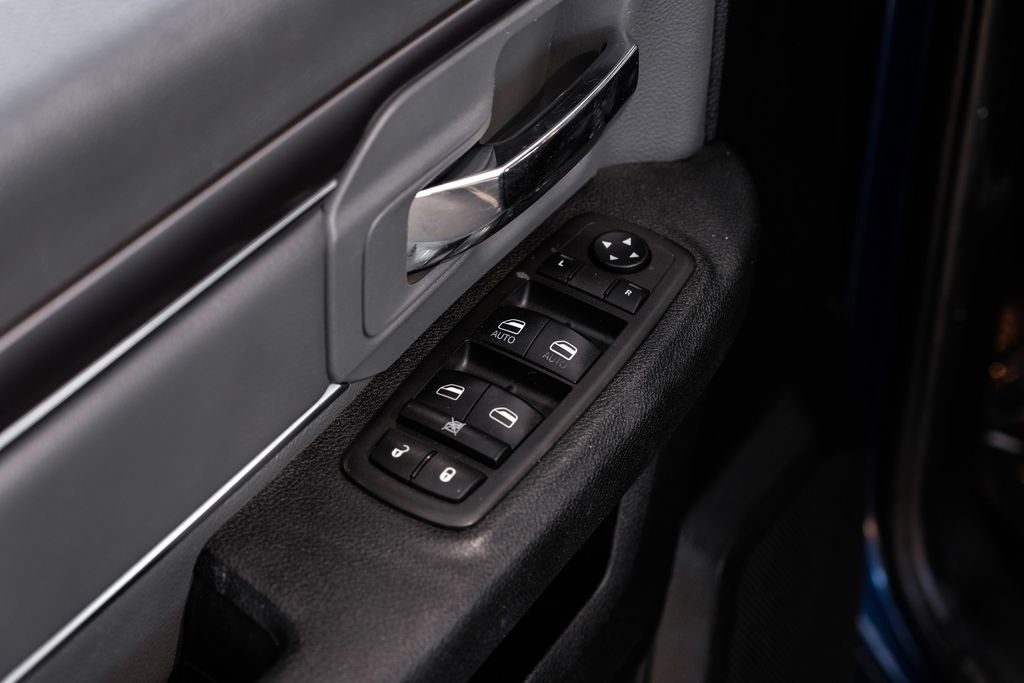 Used 2021 RAM 1500 Classic SLT image 39