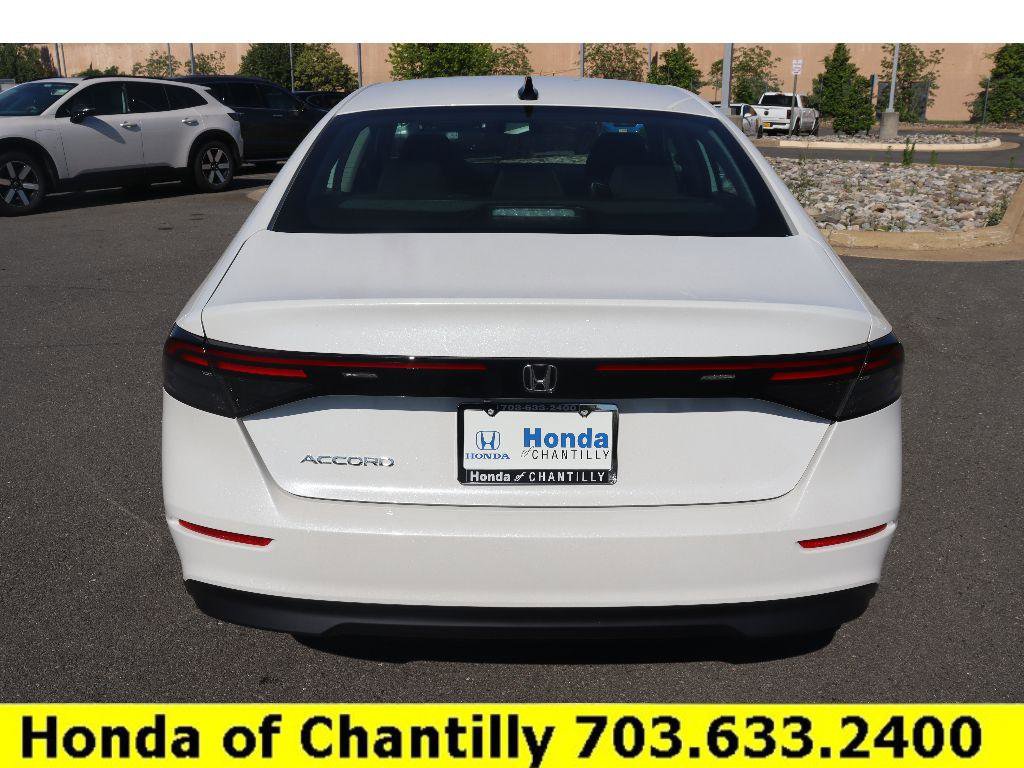 Certified 2025 Honda Accord SE image 6