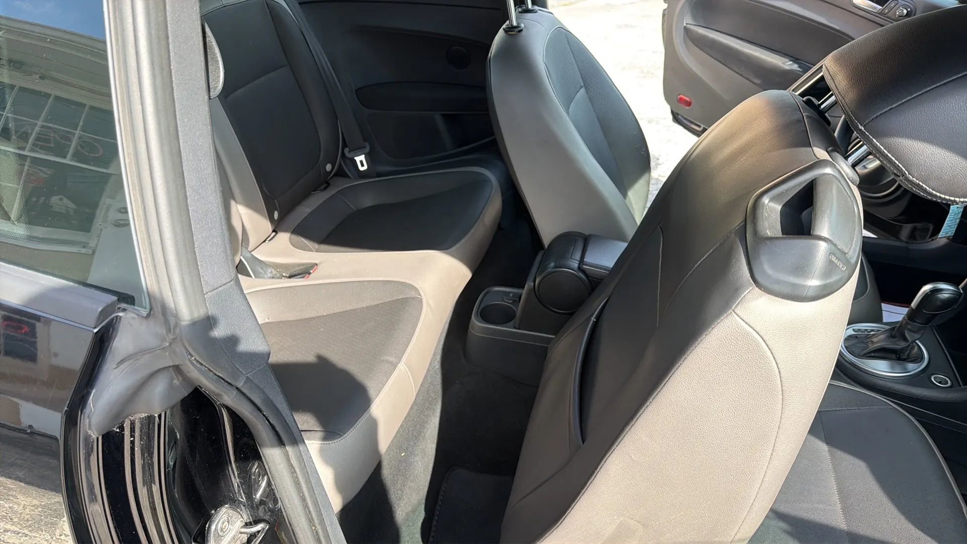Used 2015 Volkswagen Beetle 1.8T FWD image 18