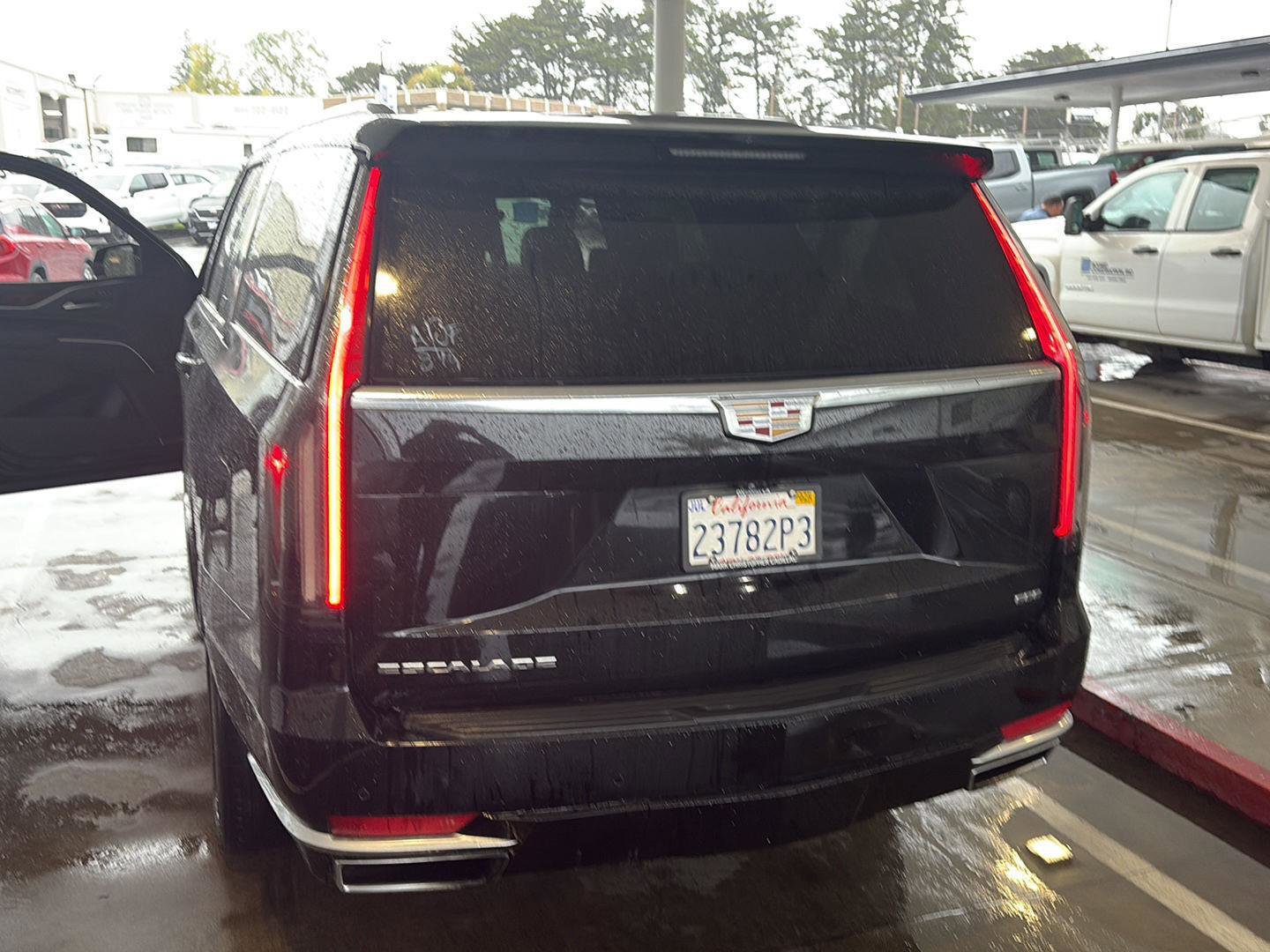 Used 2022 Cadillac Escalade ESV Premium Luxury image 4