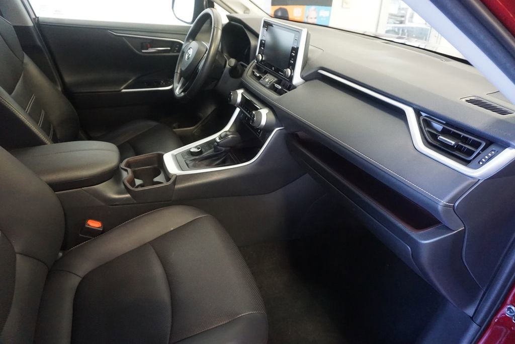 Used 2019 Toyota RAV4 Limited w/ Advanced Technology Package AWD/4WD image 27