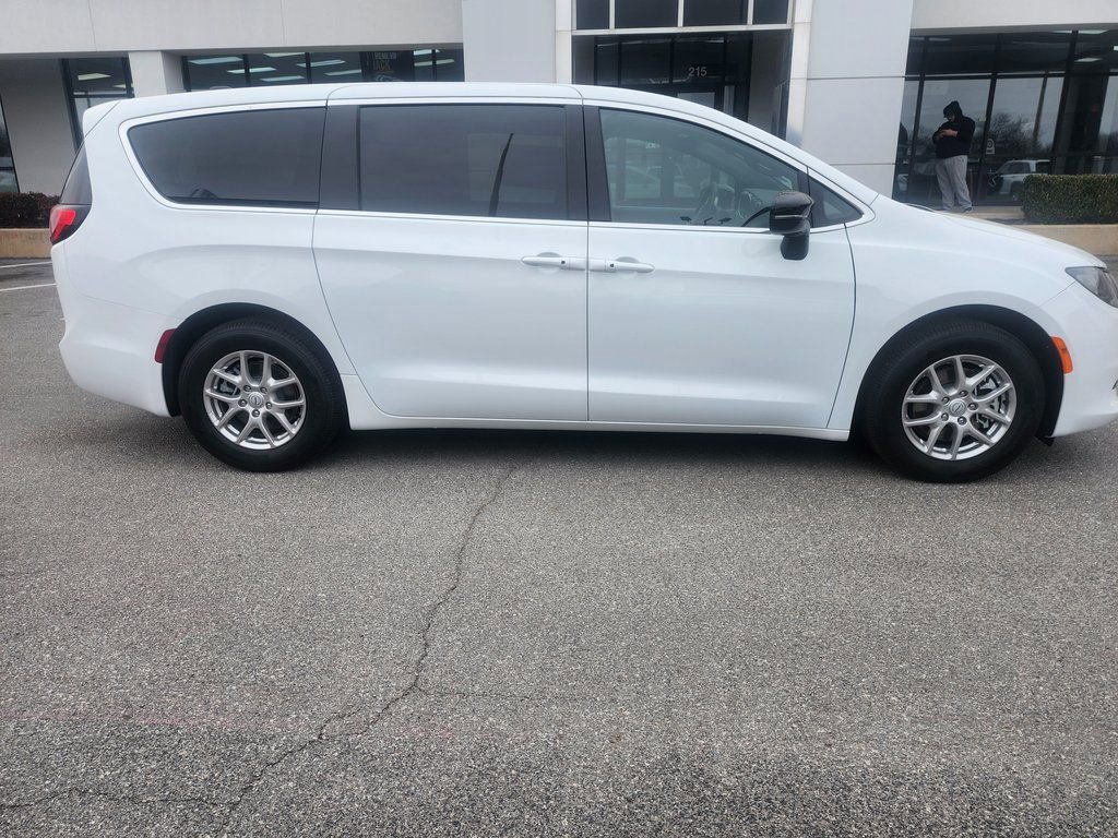 New 2026 Chrysler Voyager LX image 8