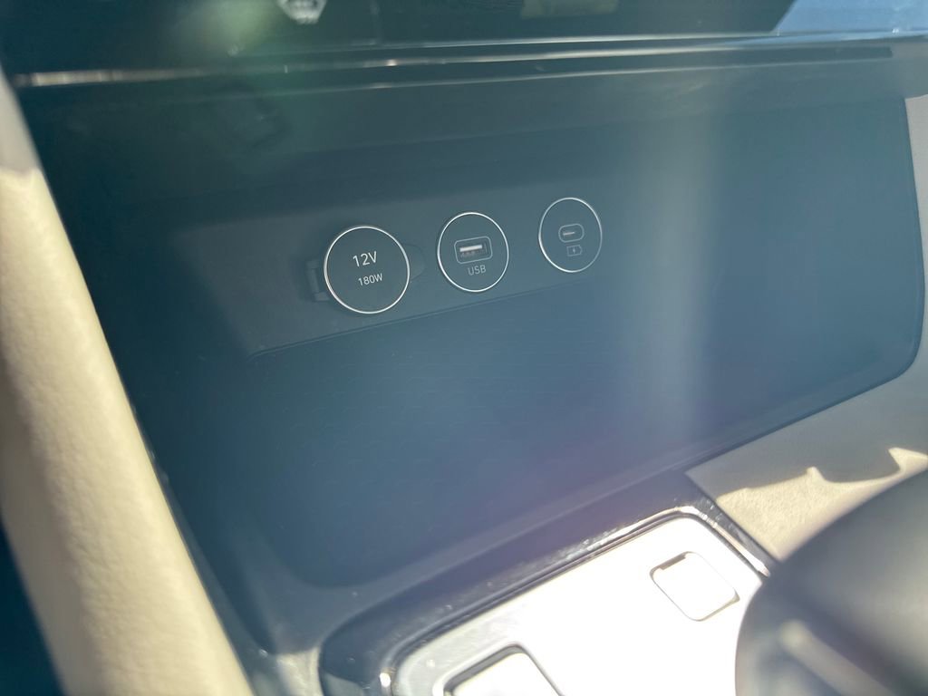 Used 2024 Genesis G70 2.5T image 34