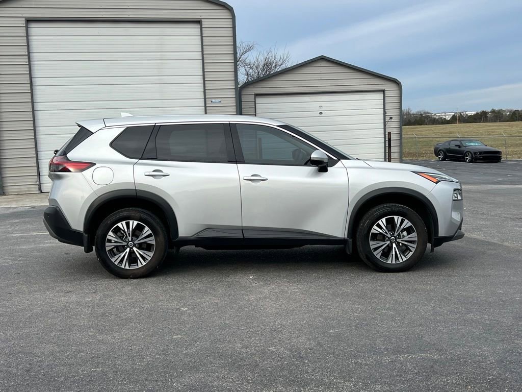 Used 2021 Nissan Rogue SV image 4