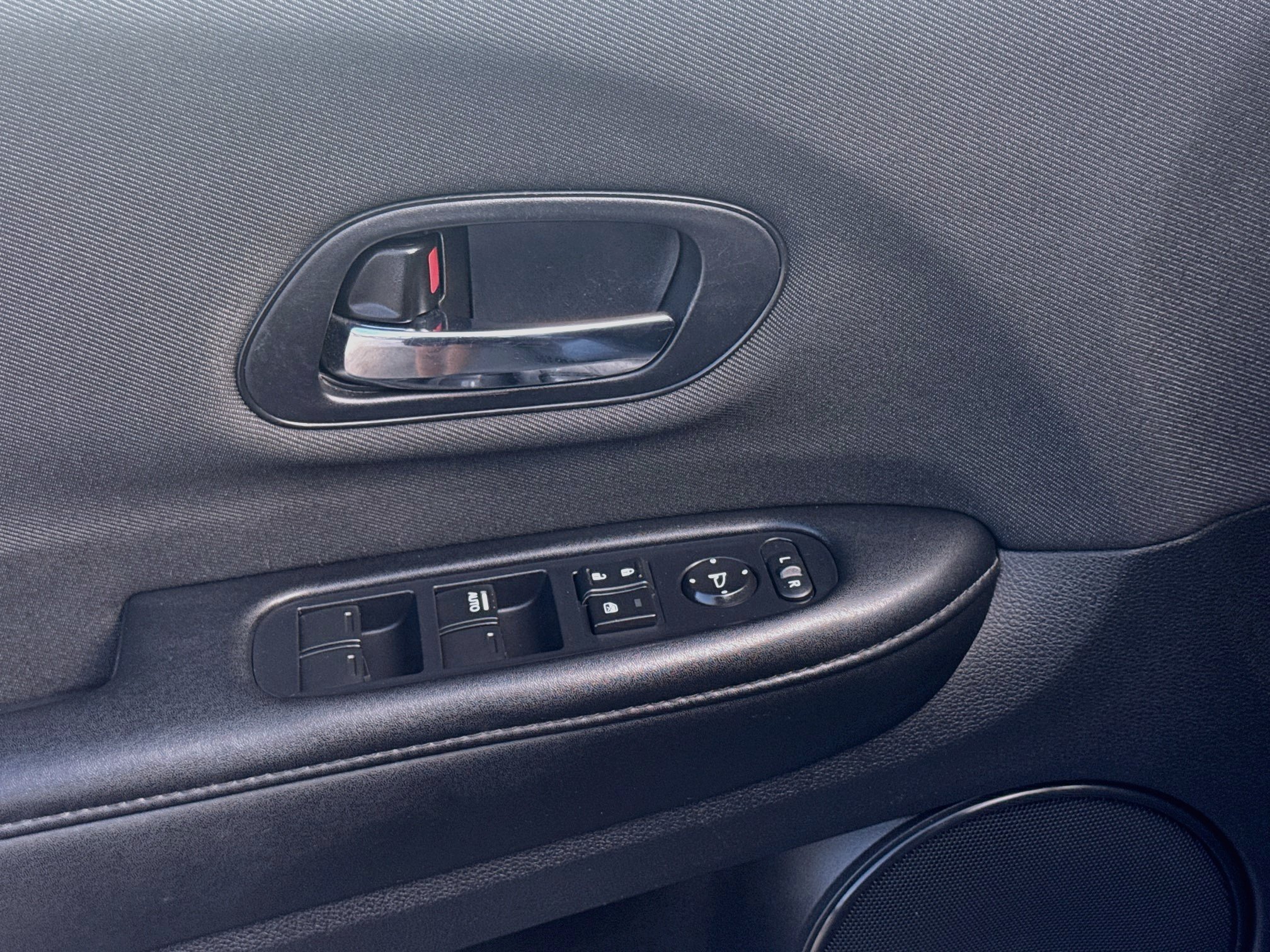 Used 2022 Honda HR-V LX image 16