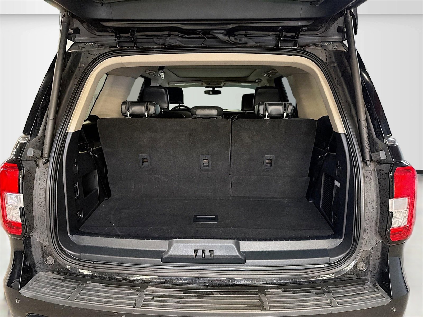 Used 2024 Ford Expedition XLT image 26