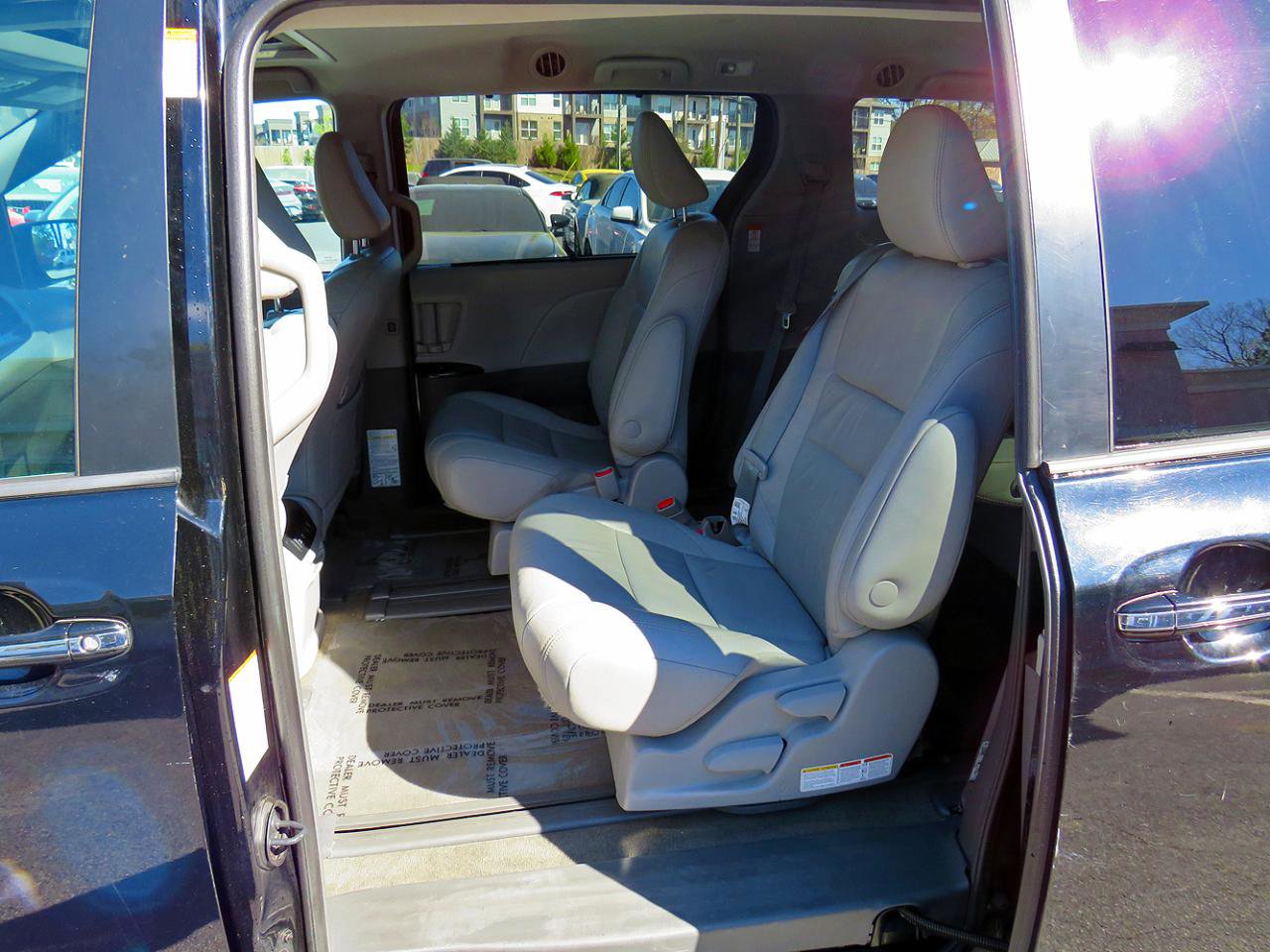 Used 2019 Toyota Sienna XLE FWD image 14