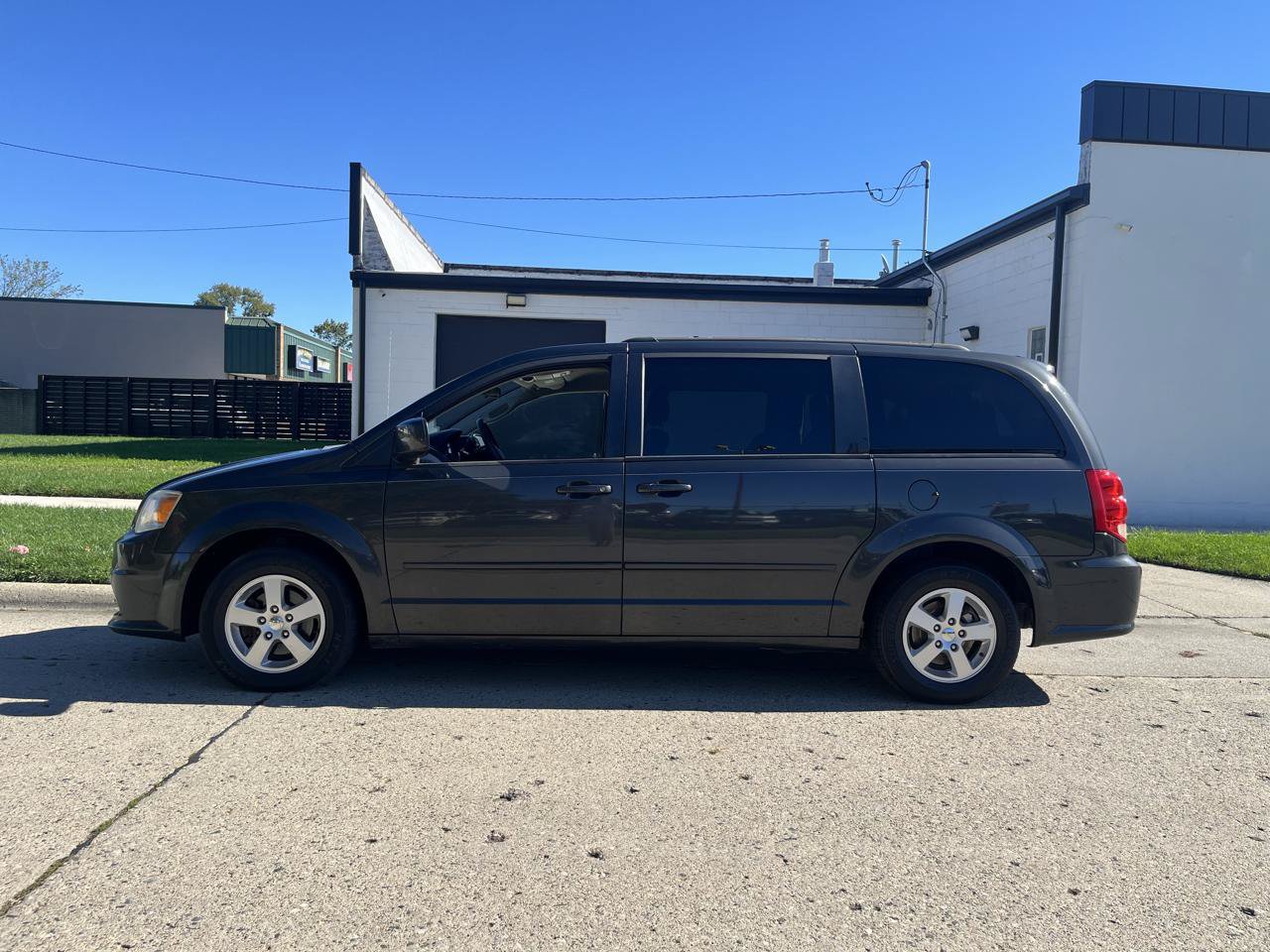 Used 2012 Dodge Grand Caravan SXT FWD image 4