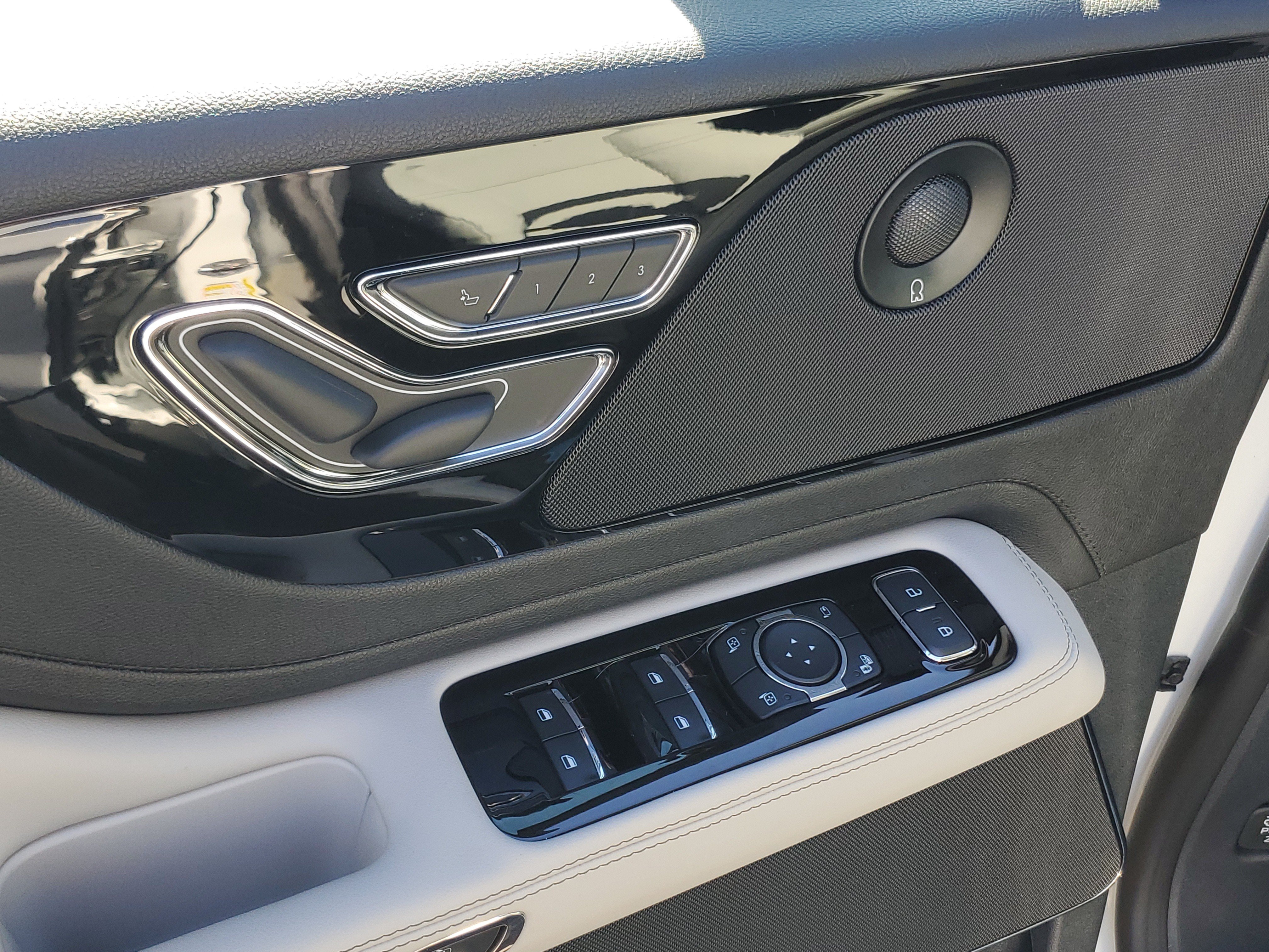 New 2027 Lincoln Aviator AWD image 9