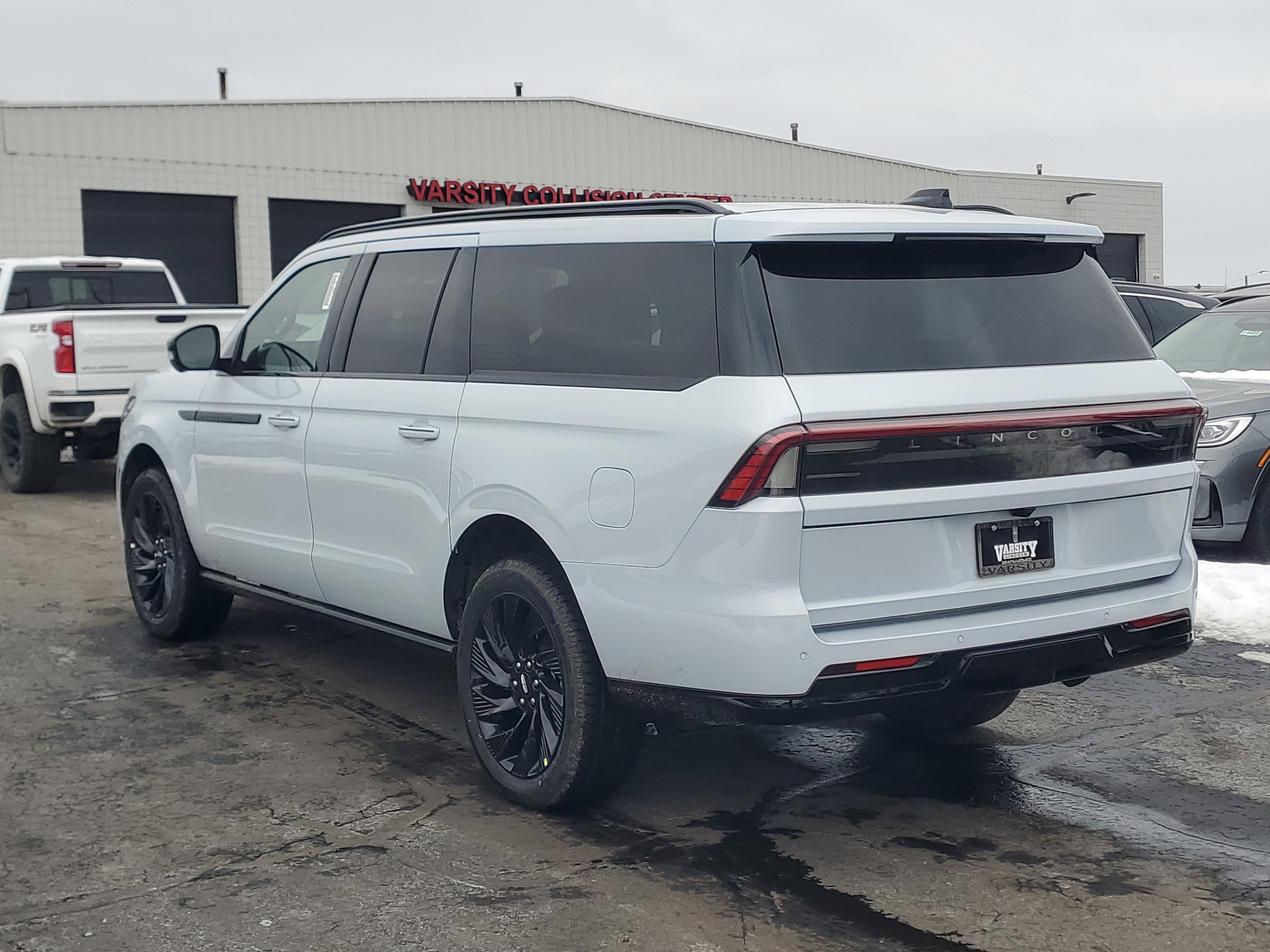 New 2026 Lincoln Navigator L Reserve w/ Jet Appearance Package image 3