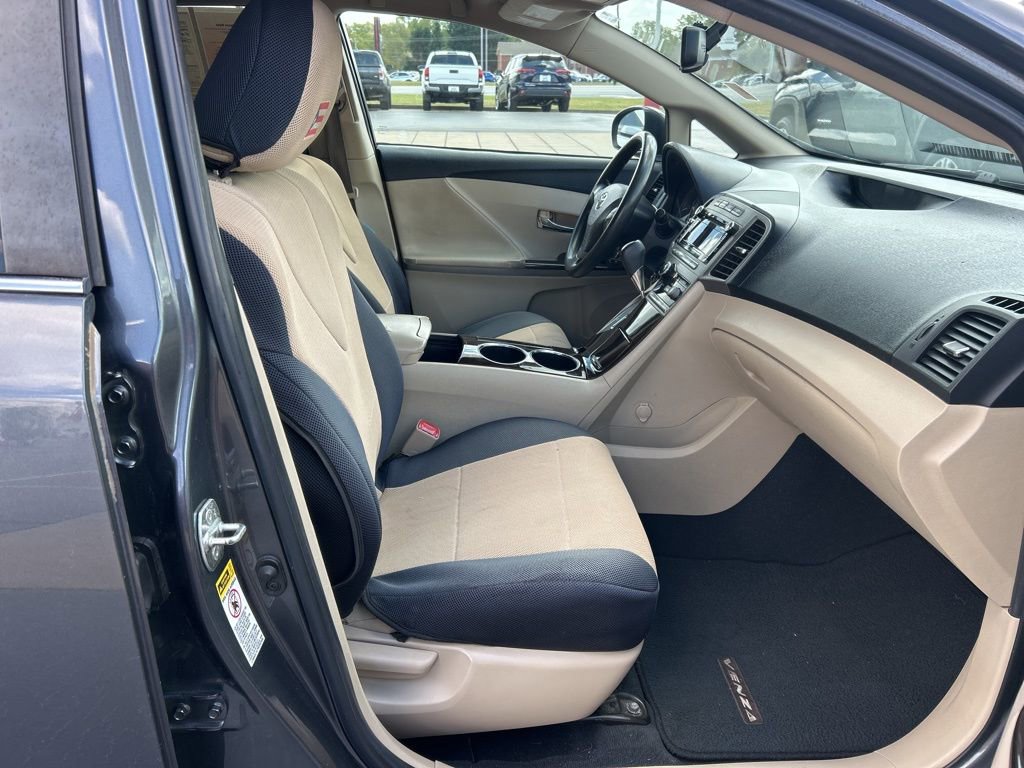 Used 2010 Toyota Venza image 18