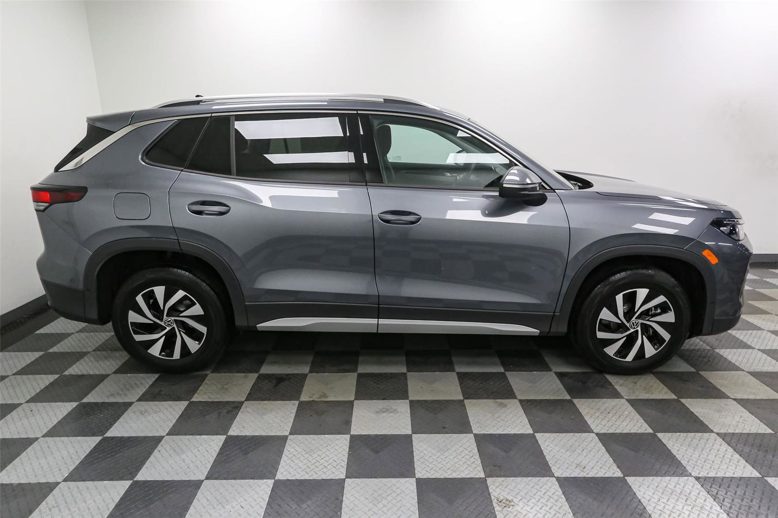 New 2025 Volkswagen Tiguan S image 7