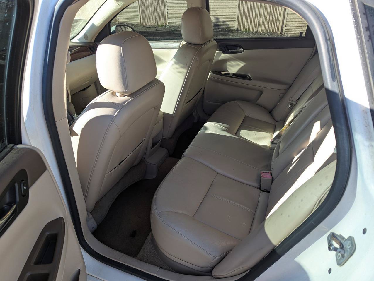 Used 2006 Chevrolet Impala LTZ FWD image 17