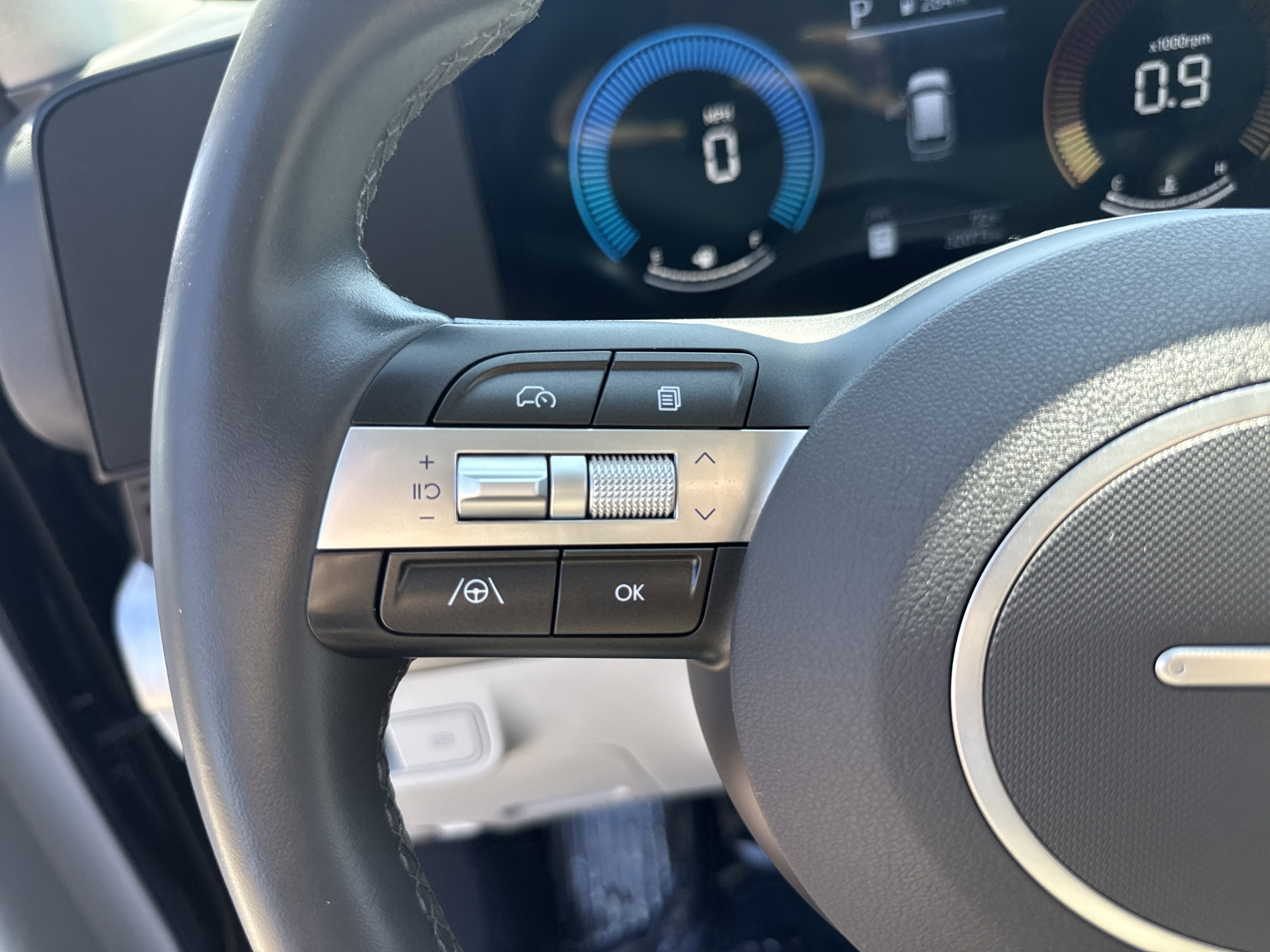 Used 2025 Hyundai Kona SEL FWD image 24