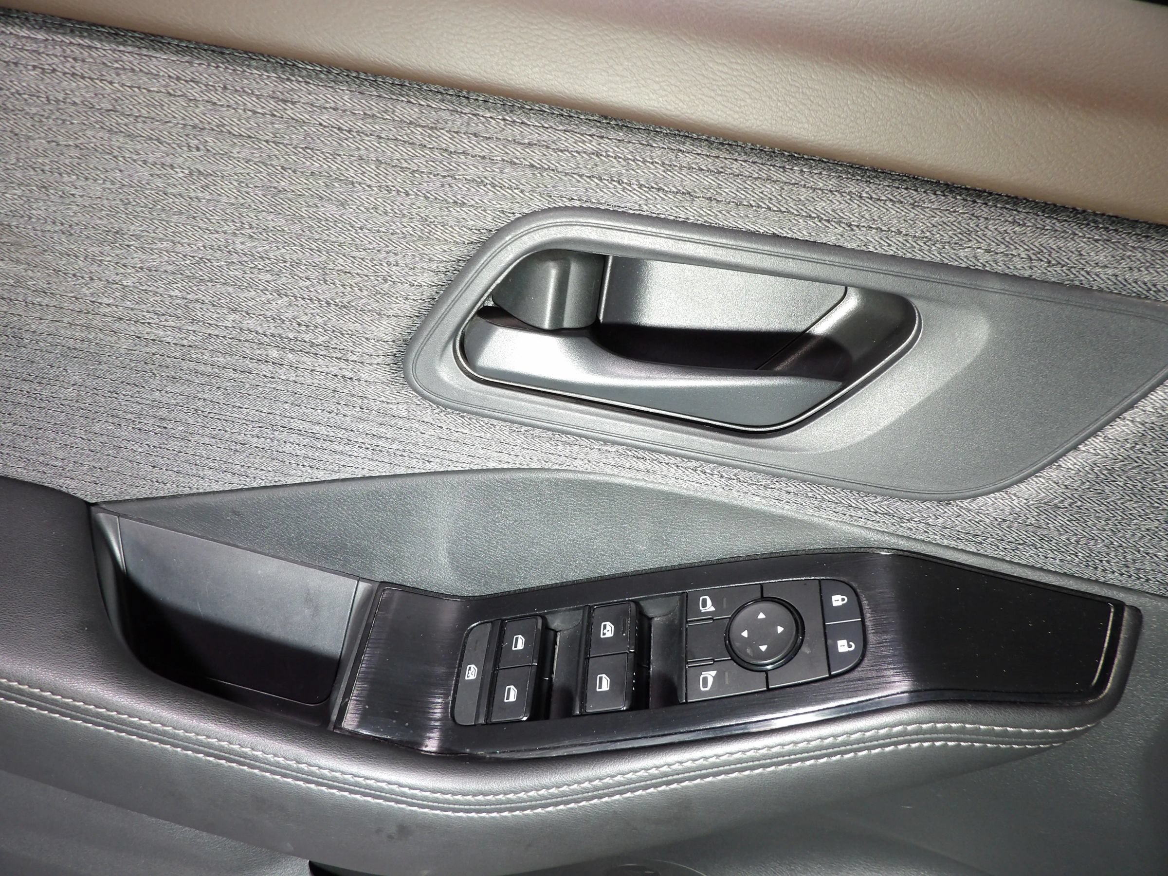 Used 2022 Nissan Rogue S FWD image 9