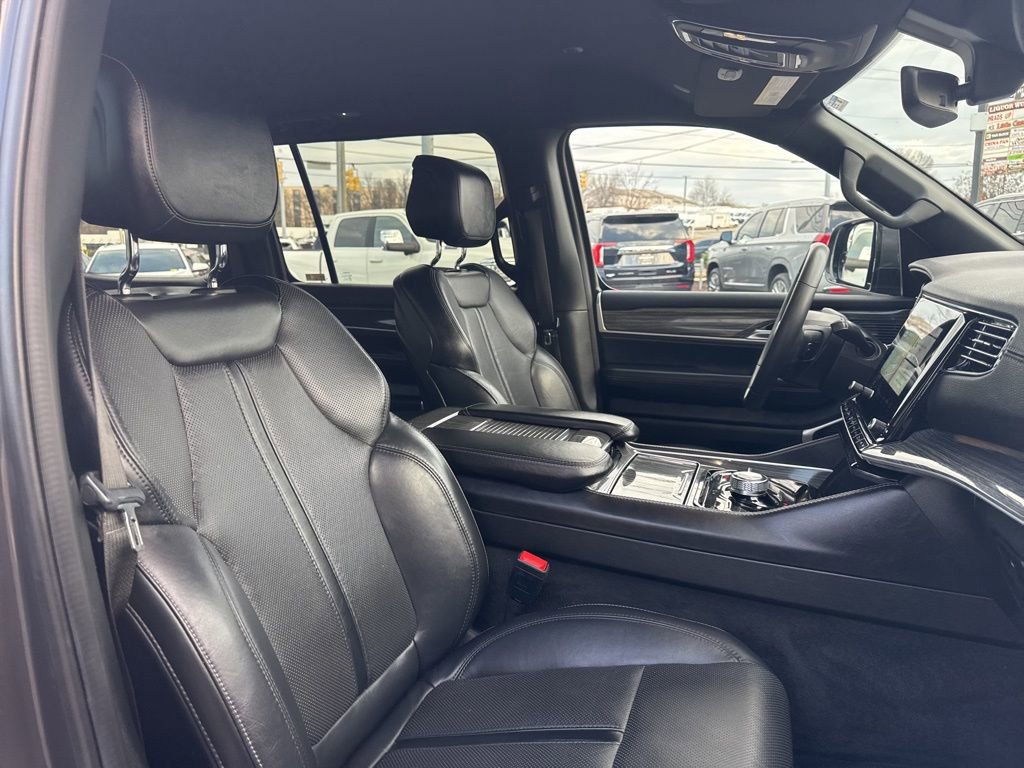 Used 2022 Jeep Wagoneer Series III w/ Flexible Seating Group image 21