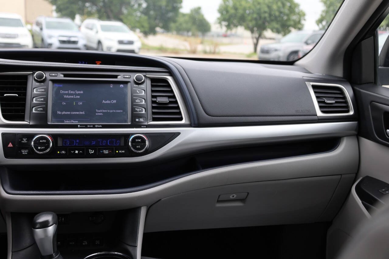 Used 2016 Toyota Highlander XLE AWD/4WD image 27