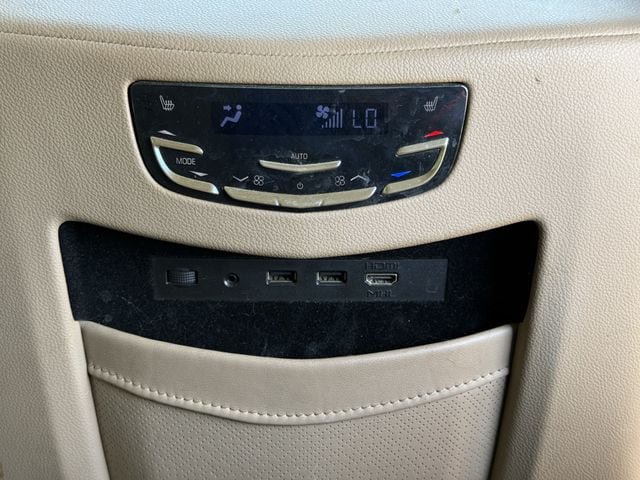 Used 2020 Cadillac Escalade Platinum RWD image 29