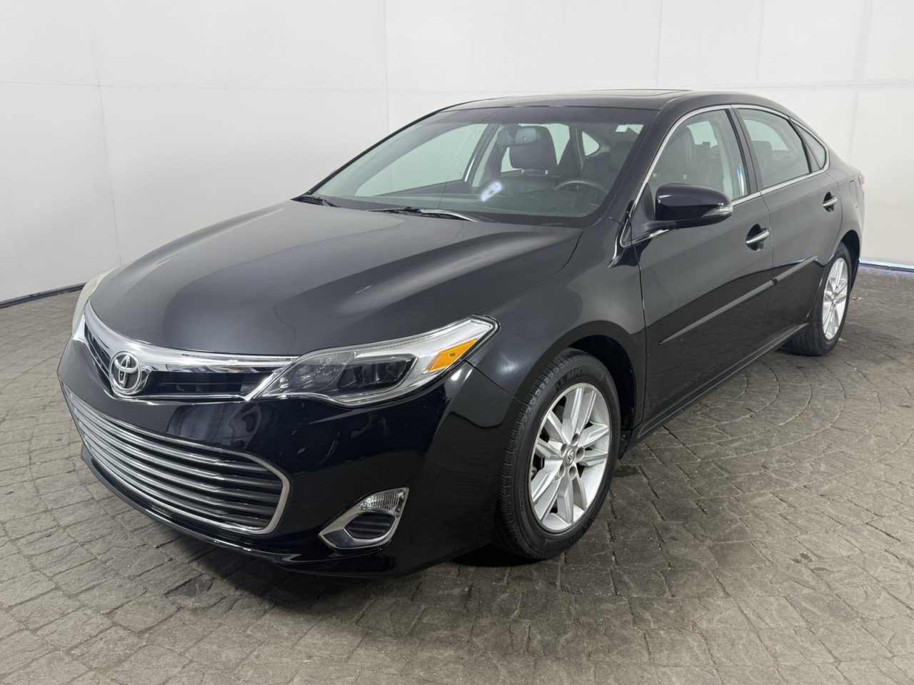 Used 2015 Toyota Avalon XLE Premium FWD image 3