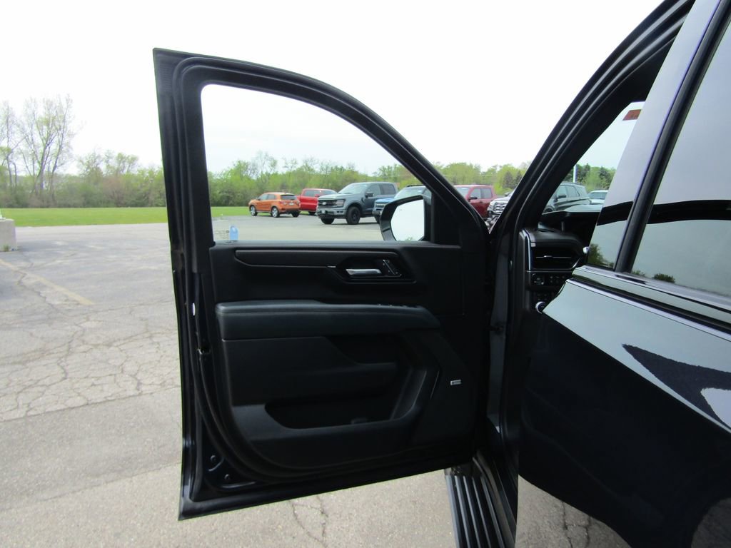Used 2025 GMC Yukon XL AT4 w/ AT4 Premium Package AWD/4WD image 26