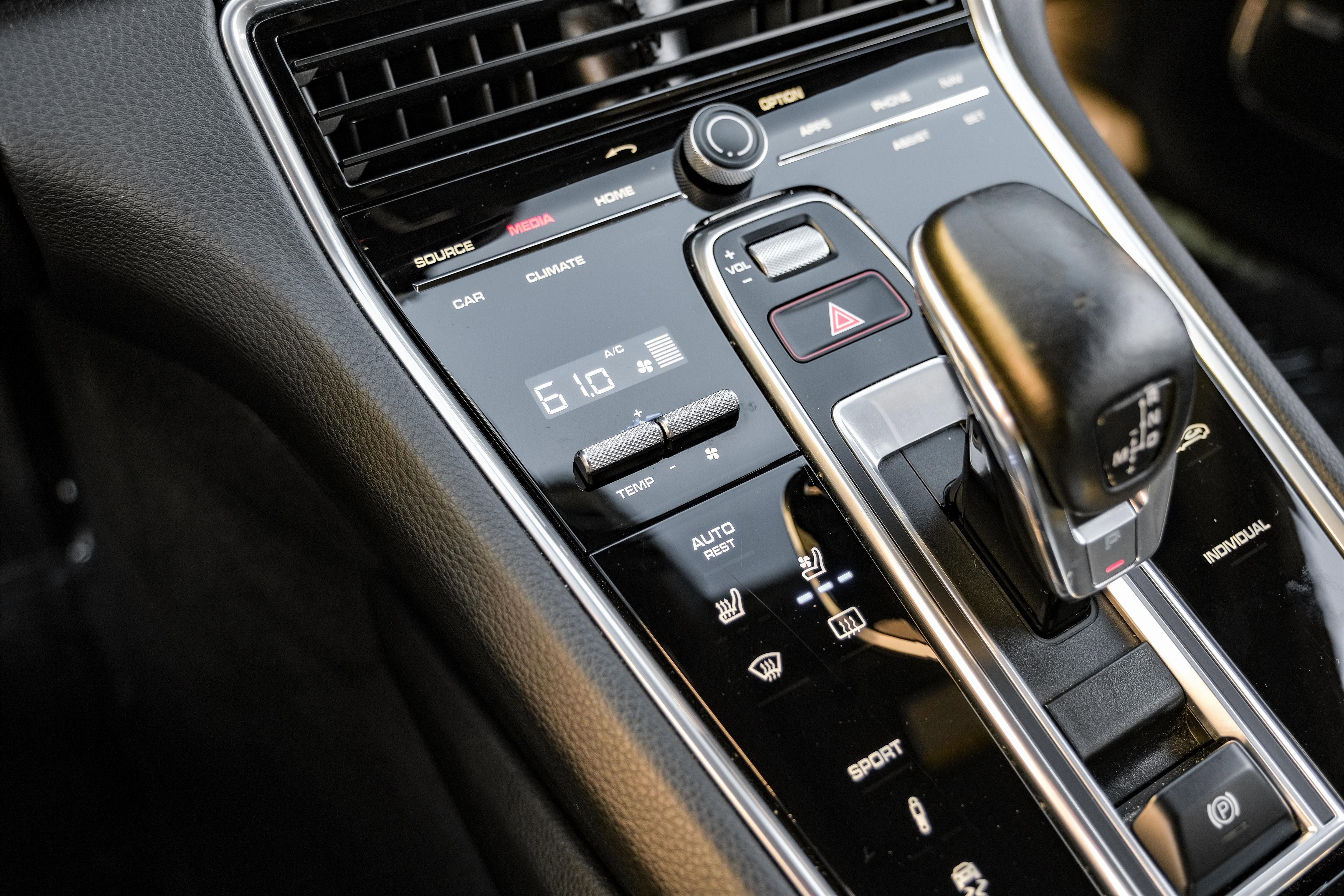 Used 2018 Porsche Panamera image 25