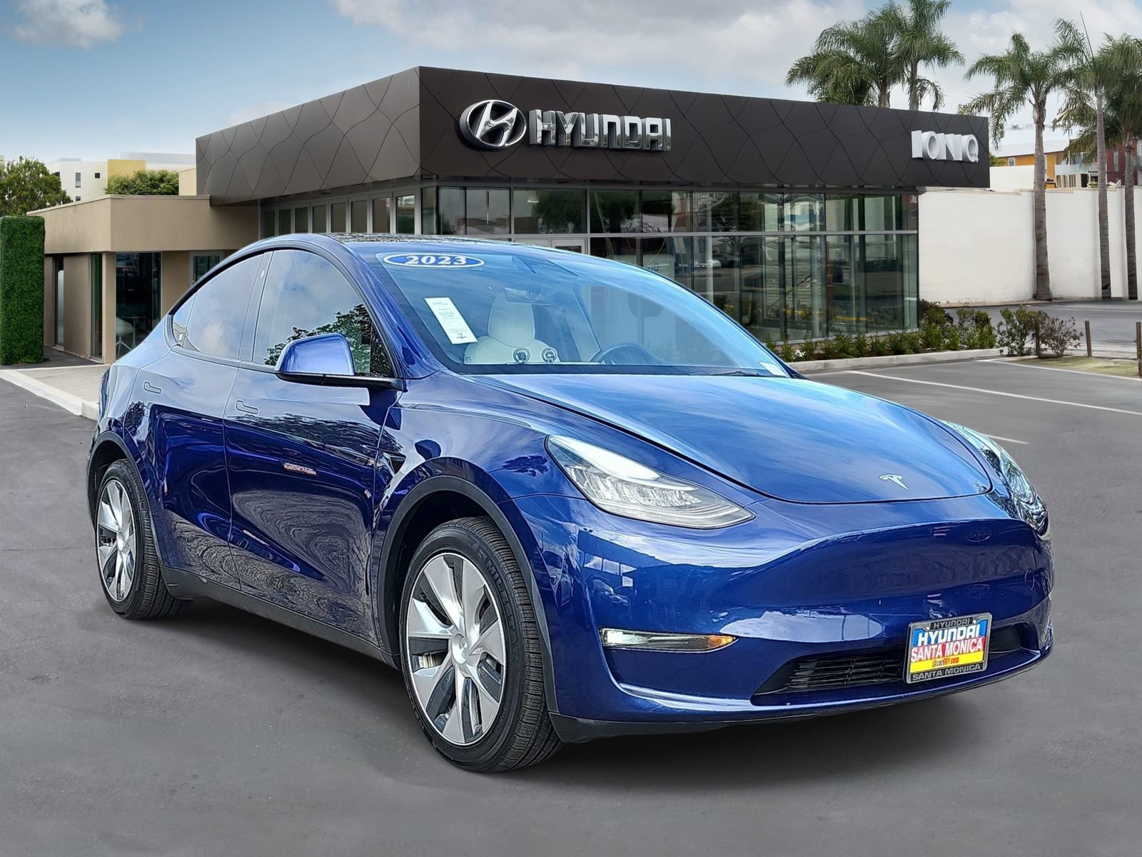 Used 2023 Tesla Model Y Long Range AWD/4WD image 1