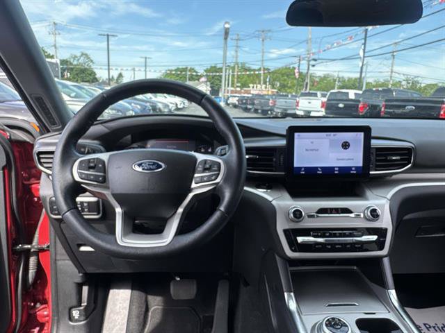 Used 2023 Ford Explorer XLT w/ Equipment Group 202A AWD/4WD image 7
