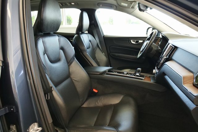 Used 2024 Volvo XC60 B5 Plus image 16