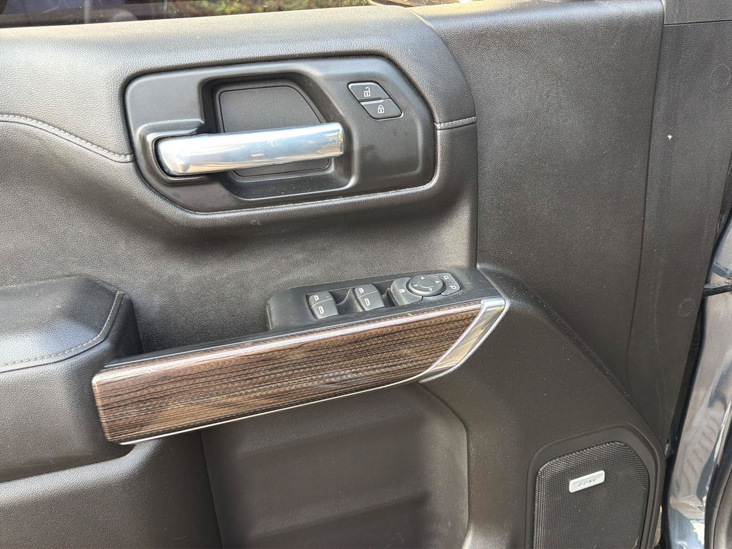 Used 2021 Chevrolet Silverado 1500 LT Trail Boss w/ Convenience Package II AWD/4WD image 6