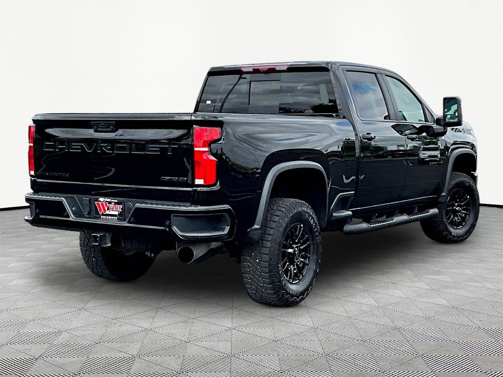 Used 2025 Chevrolet Silverado 2500 ZR2 w/ Technology Package AWD/4WD image 6