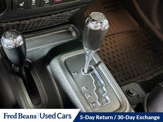 Used 2018 Jeep Wrangler Unlimited Sahara w/ Connectivity Group image 16