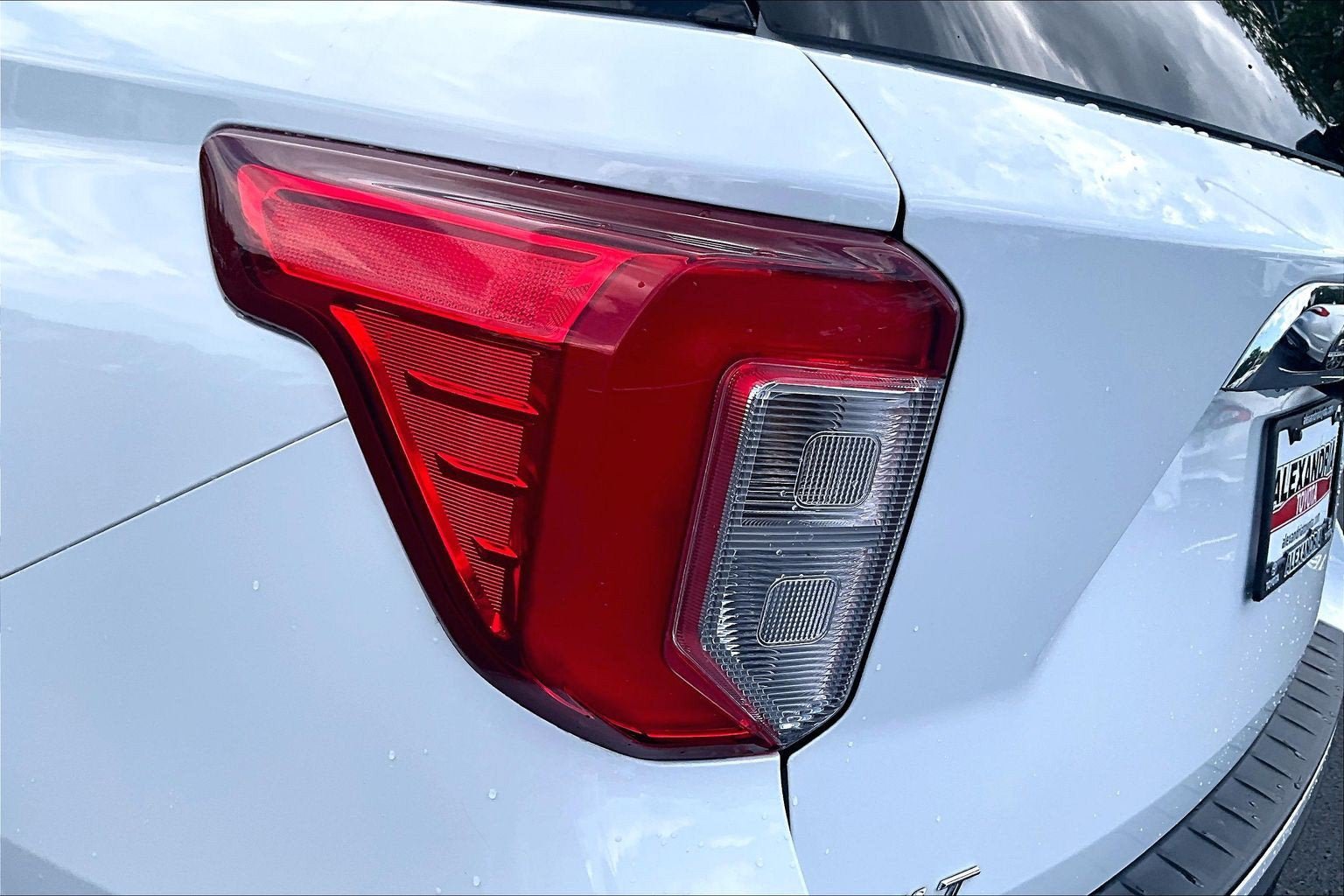 Used 2023 Ford Explorer XLT AWD/4WD image 27