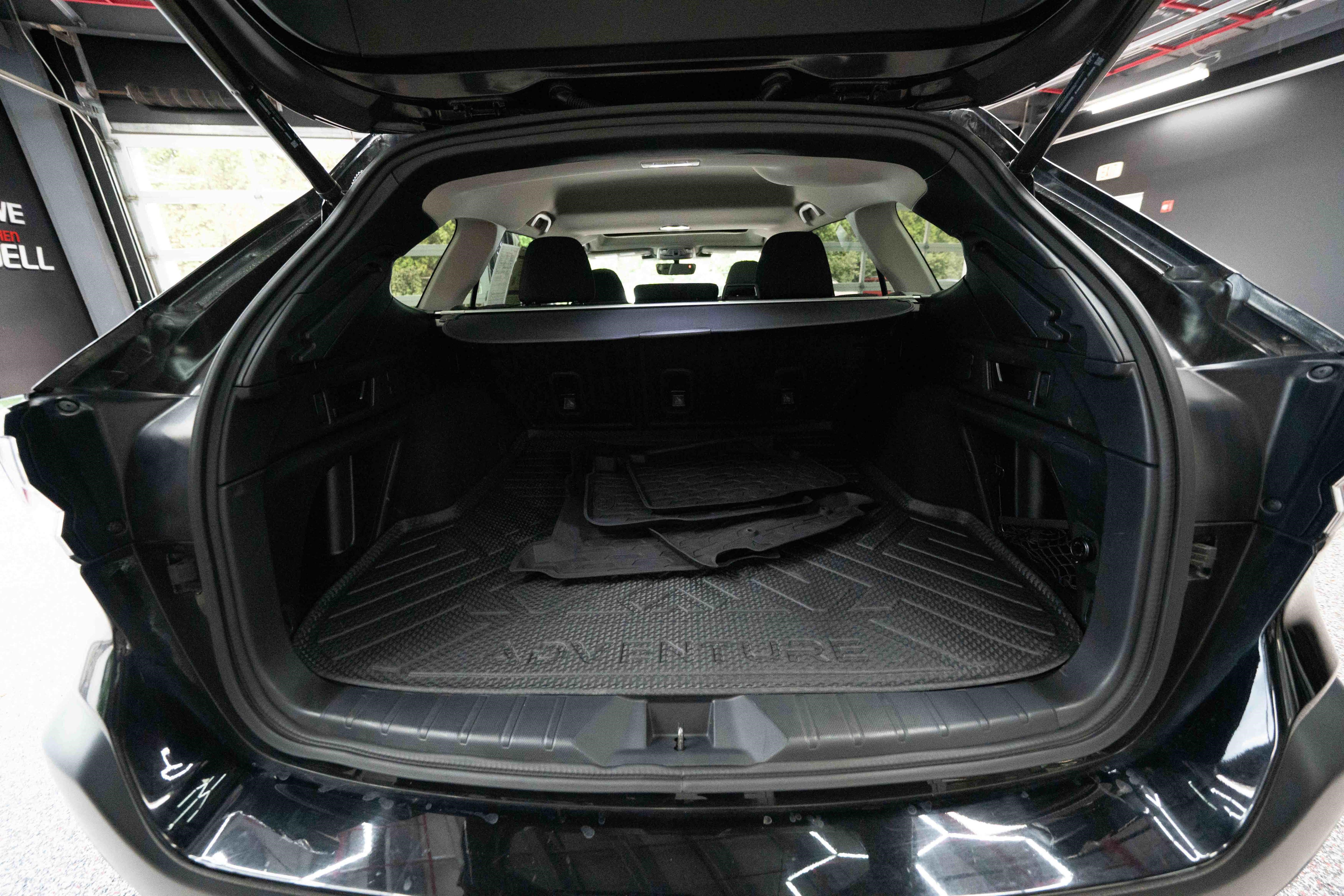Used 2023 Subaru Outback Premium AWD/4WD image 28