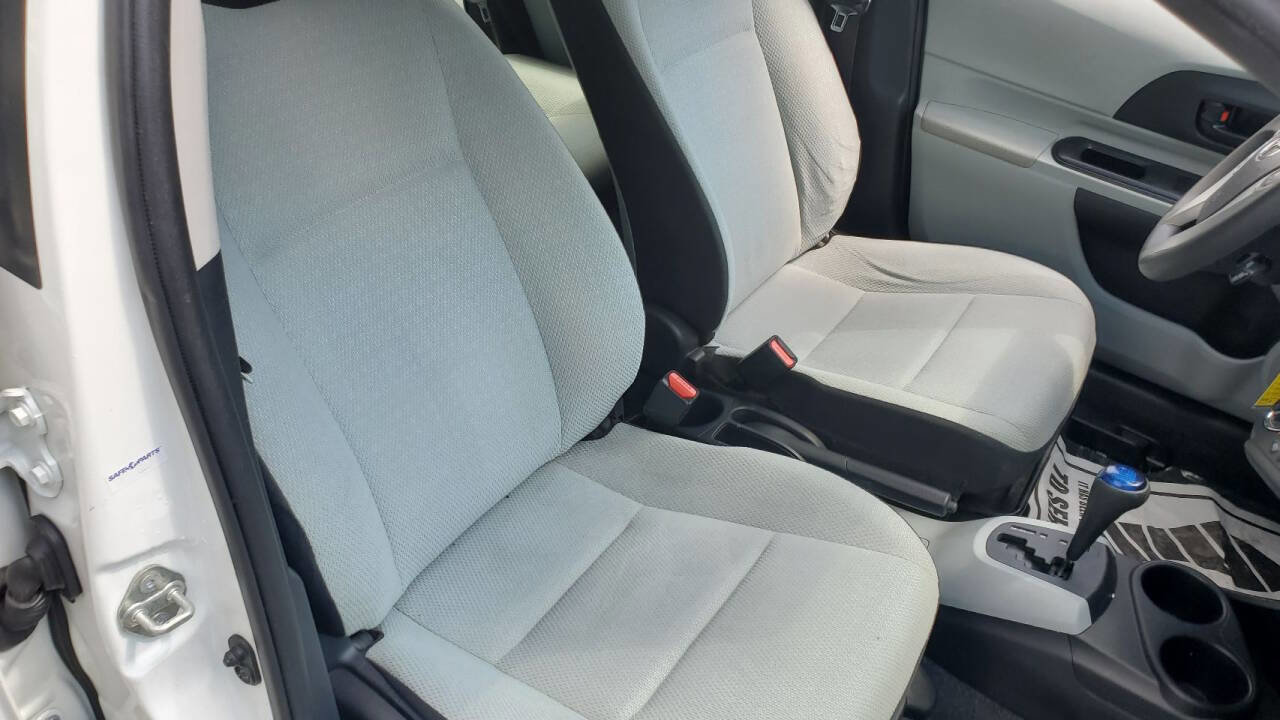 Used 2012 Toyota Prius C One image 12