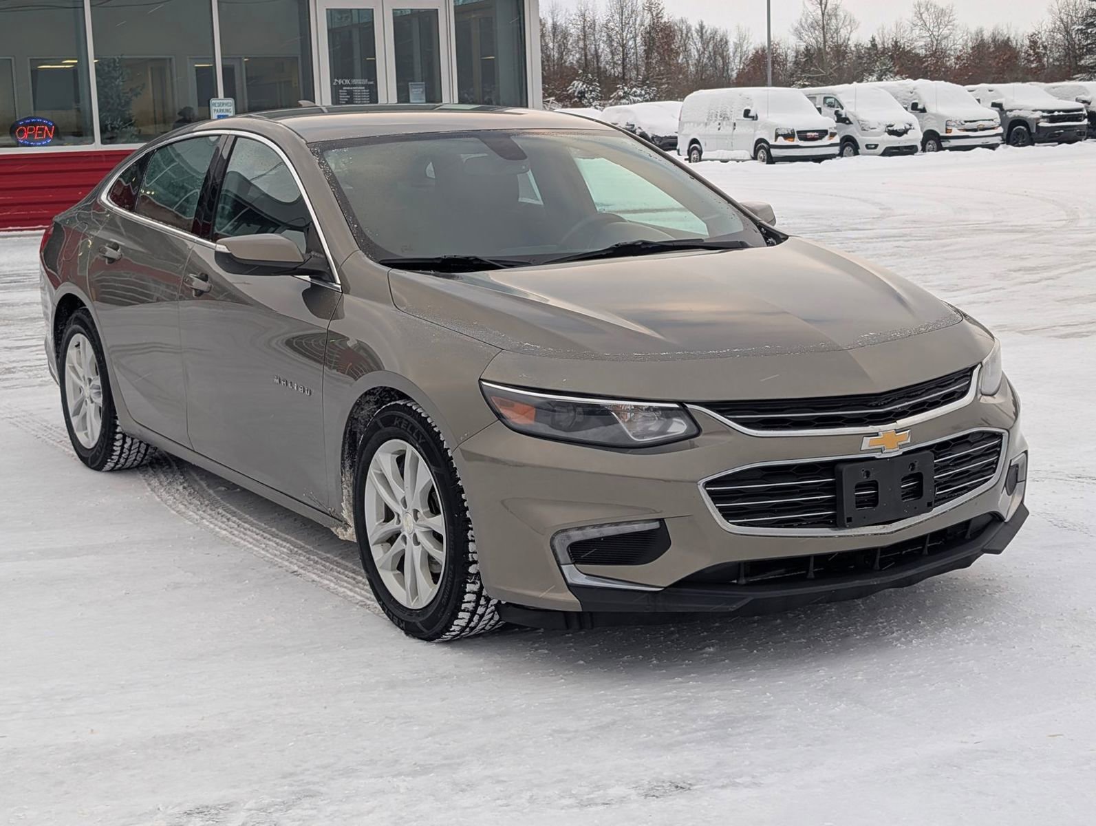 Used 2018 Chevrolet Malibu LT image 3
