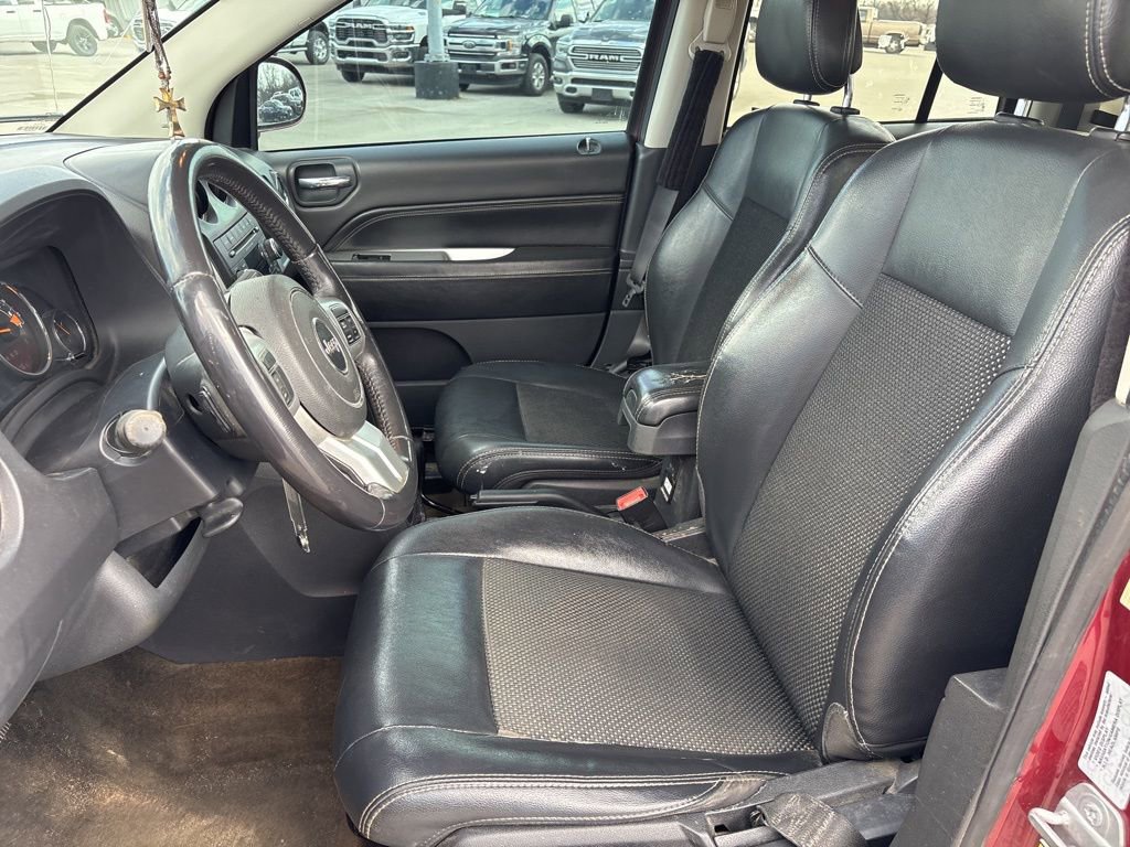 Used 2016 Jeep Compass Latitude image 12