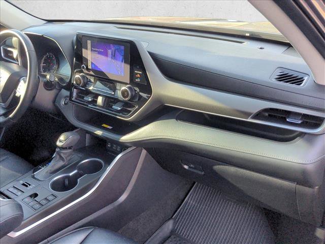Used 2023 Toyota Highlander XLE image 24
