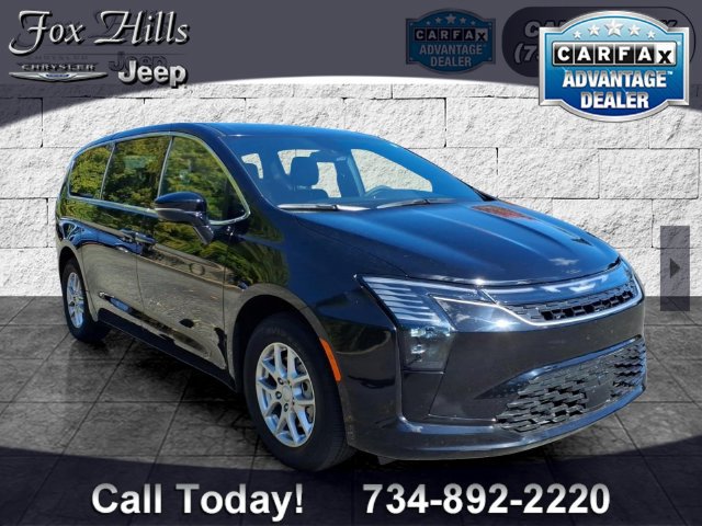 Used 2027 Chrysler Pacifica Select FWD image 1