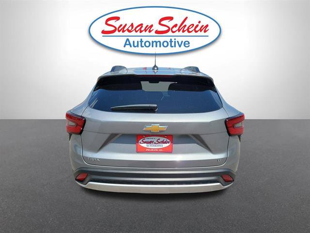 Used 2025 Chevrolet Trax LT FWD image 24