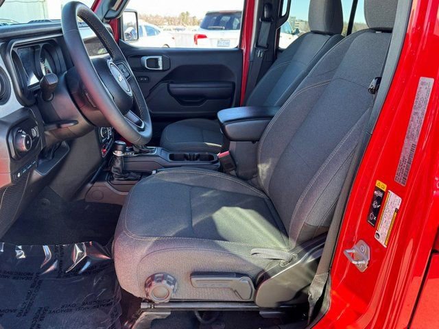 Used 2024 Jeep Wrangler Unlimited image 14