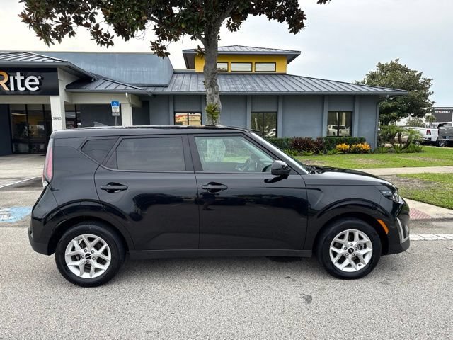 Used 2025 Kia Soul FWD image 8