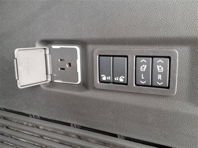 New 2026 GMC Yukon Denali w/ Sun & Power Step Package image 16