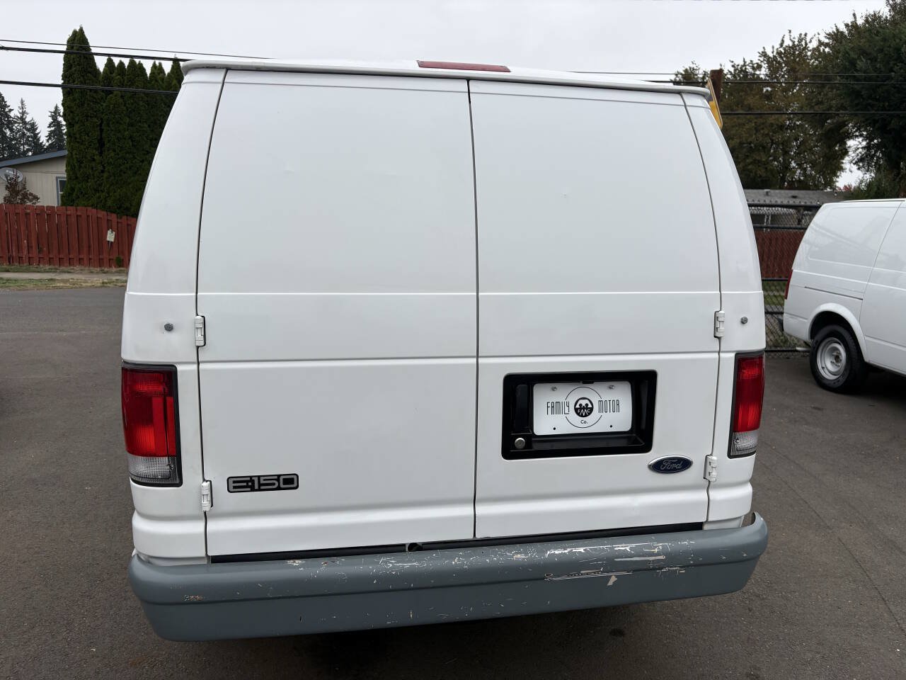 Used 1999 Ford E-150 and Econoline 150 RWD image 4
