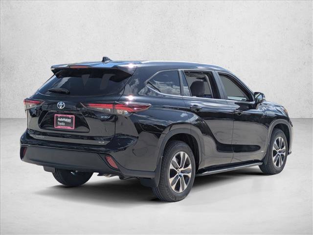 New 2026 Toyota Highlander XLE image 2