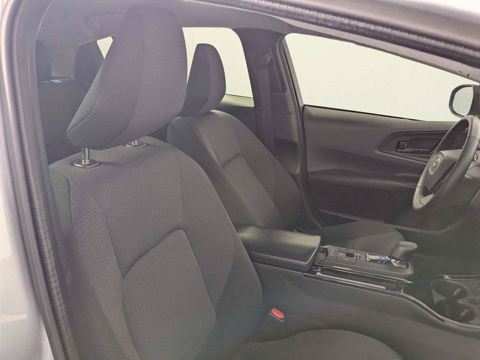 Certified 2025 Toyota Prius LE FWD image 33