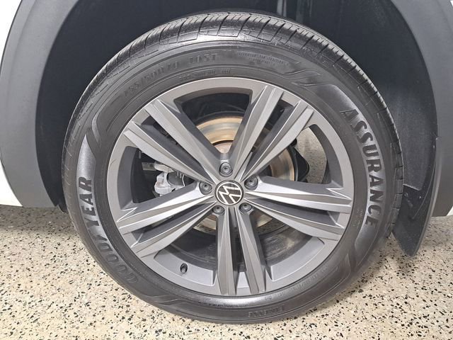 Used 2022 Volkswagen Atlas SEL R-Line AWD/4WD image 6