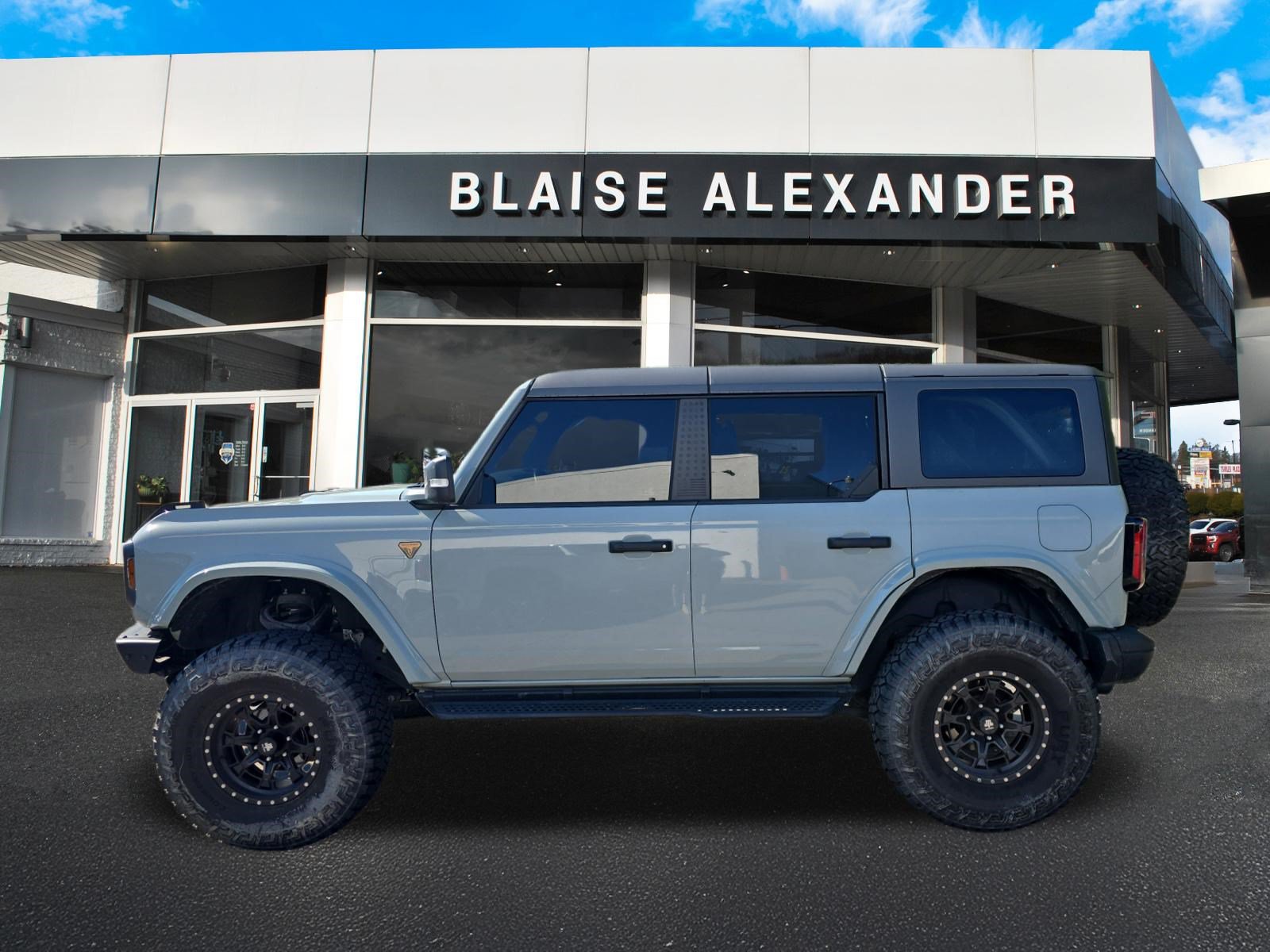 Used 2023 Ford Bronco Badlands w/ Sasquatch Package AWD/4WD image 8