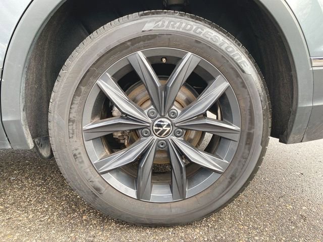 Used 2024 Volkswagen Tiguan SE image 31