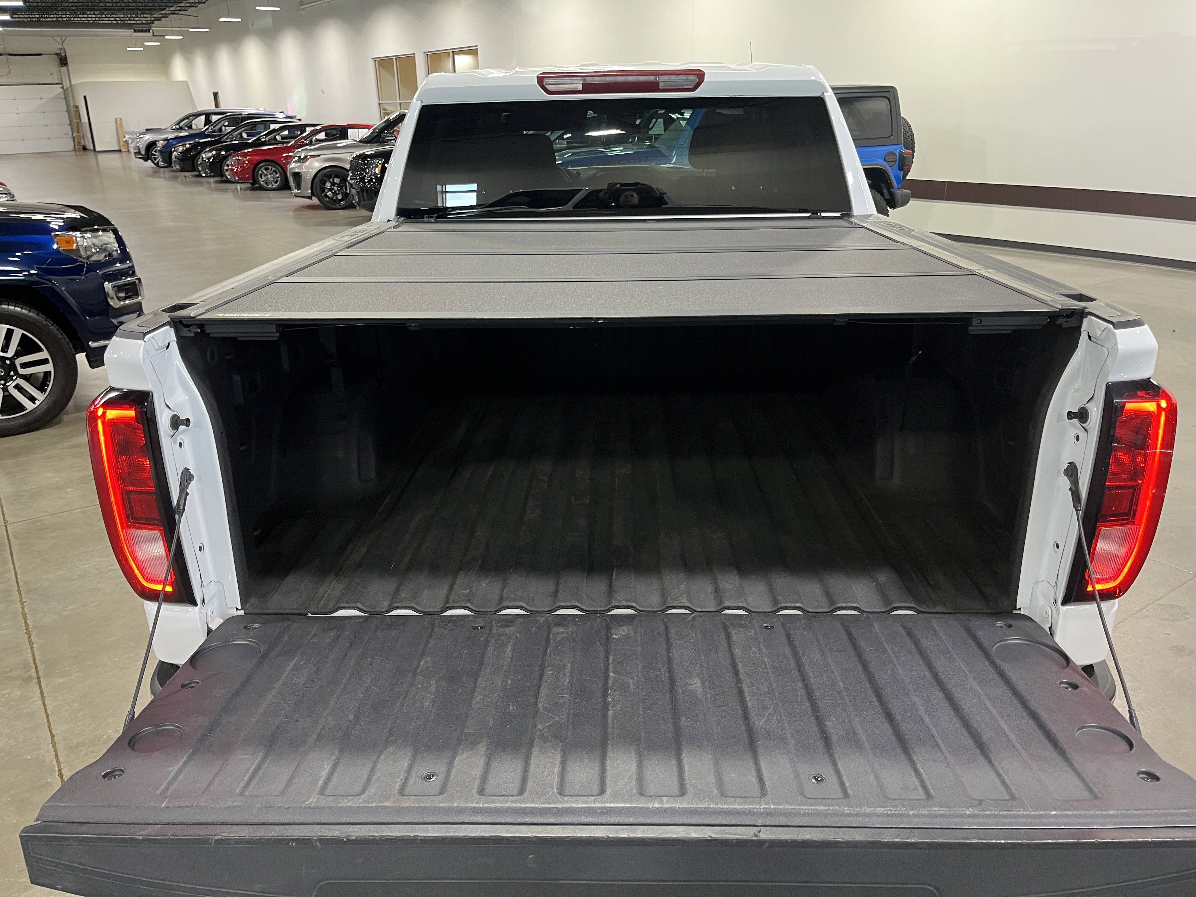 Used 2022 GMC Sierra 1500 Pro w/ Convenience Package AWD/4WD image 6